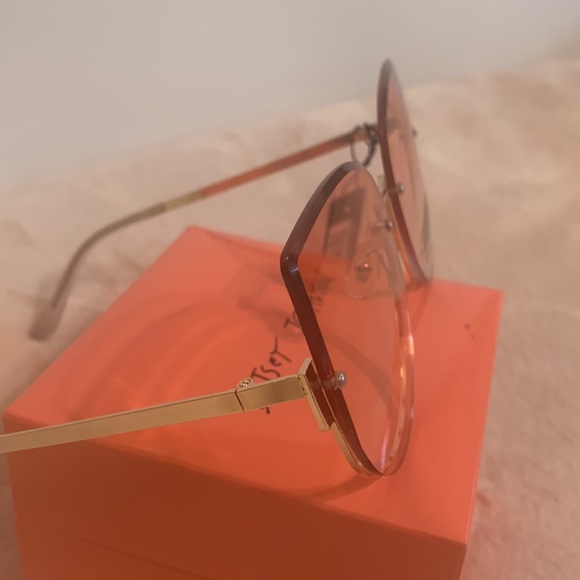 N.Y. Sunglasses with light Pink Gradient - Picture 3 of 4